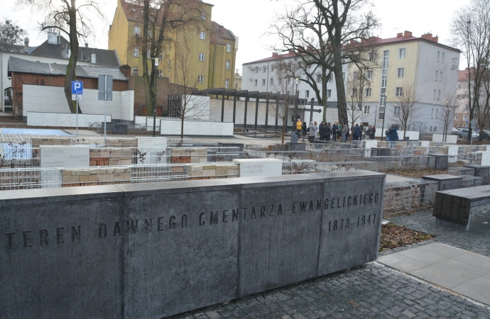 {Zagospodarowanie terenu, na którym znajdował się cmentarz ewangelicki, zostało docenione w ogólnopolskim konkursie.}