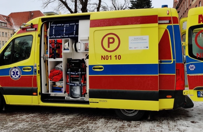 {Ełcki szpital wzbogacił się o nowy ambulans.}